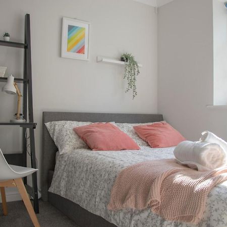Lovely 3-Bedroom Apartment In Колчестер Экстерьер фото