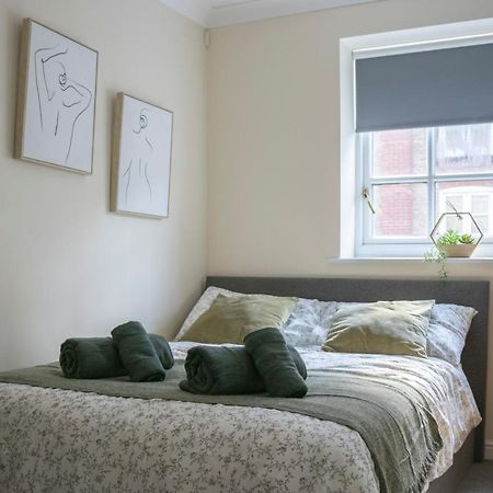 Lovely 3-Bedroom Apartment In Колчестер Экстерьер фото