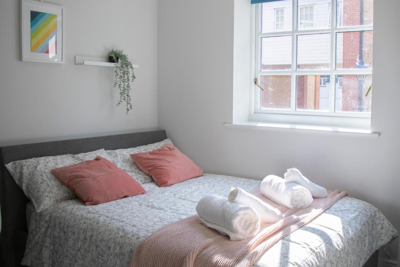 Lovely 3-Bedroom Apartment In Колчестер Экстерьер фото