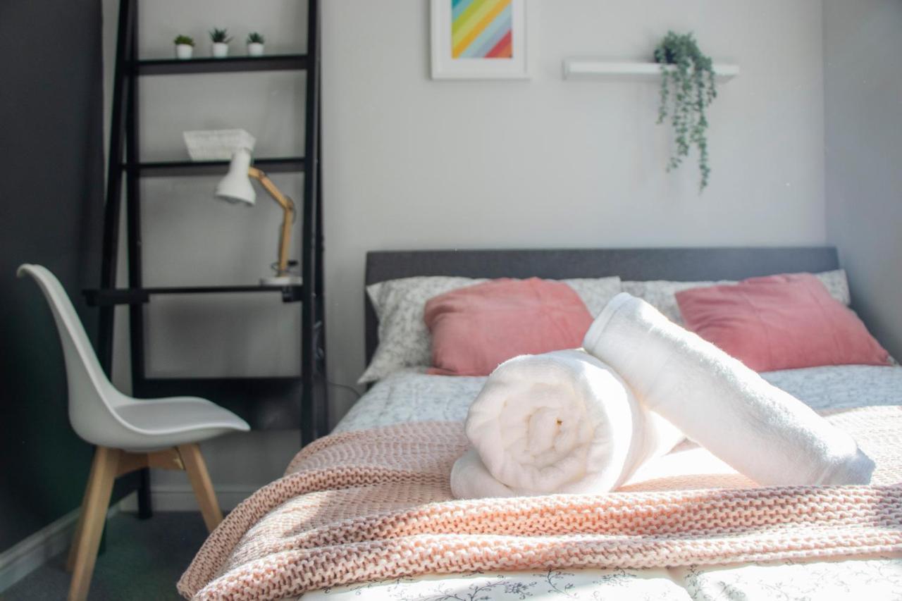 Lovely 3-Bedroom Apartment In Колчестер Экстерьер фото