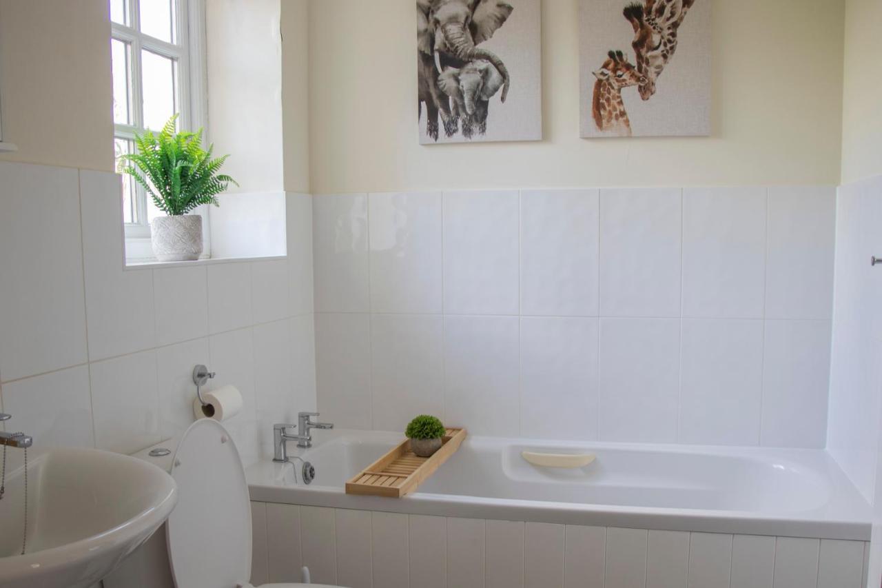 Lovely 3-Bedroom Apartment In Колчестер Экстерьер фото