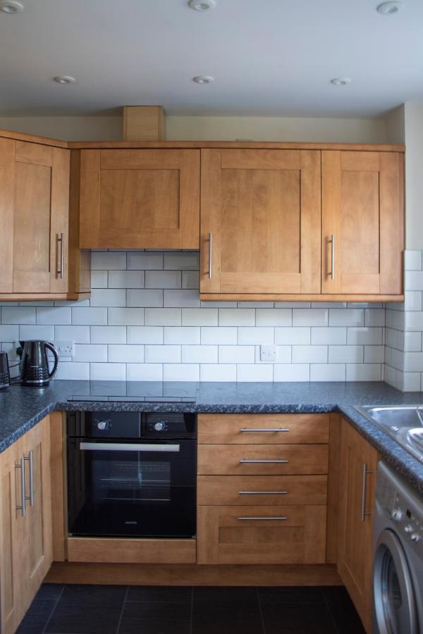 Lovely 3-Bedroom Apartment In Колчестер Экстерьер фото