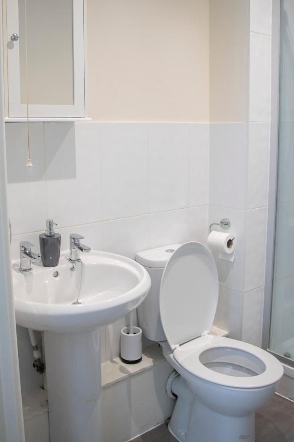 Lovely 3-Bedroom Apartment In Колчестер Экстерьер фото